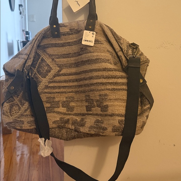 Free People Whimsy Rug Weekender Bag NWT - Picture 6 of 8